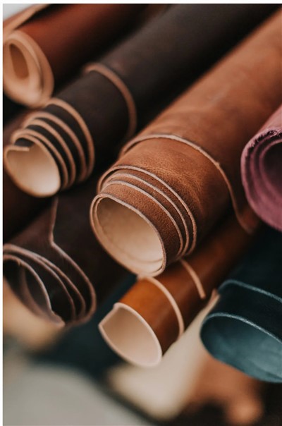 Одежда из микрофибры и кожи